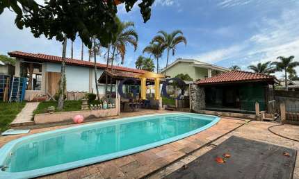CASA NO CONDOMÍNIO TERRAS DE SÃO FRANCISCO - SALTO DE PIRAPORA/SP
Área Construída: 380 m² / Área Te