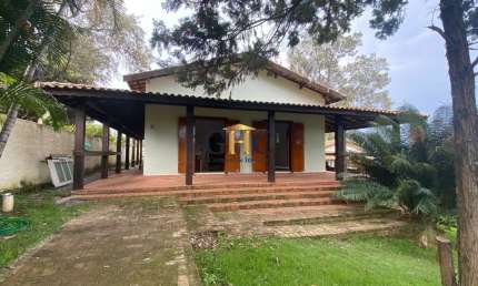 CASA À VENDA - CONDOMÍNIO TERRAS DE SÃO FRANCISCO.
Área Construída: 360 m² / Área Terreno: 1.100 m²