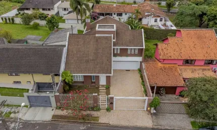 Casa para Venda em Curitiba, Vista Alegre, 5 dormitórios, 1 suíte, 5 banheiros, 7 vagas