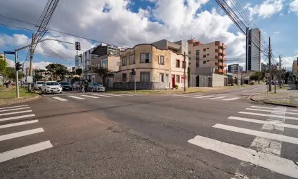 Casa para Venda em Curitiba, Alto da XV, 3 dormitórios, 1 banheiro, 1 vaga