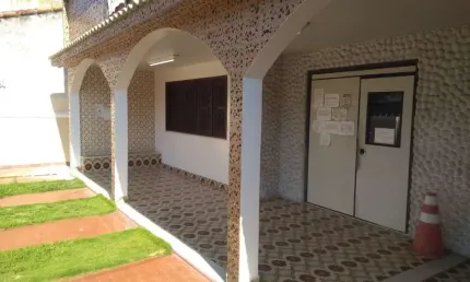 Casa Comercial para Locação em Itaboraí, Centro, 4 dormitórios, 1 suíte, 2 banheiros, 2 vagas