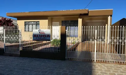 Casa com 3 quartos para alugar na Rua Guadalajara, Centro, Araucária