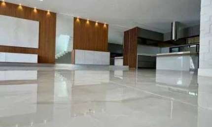 Casa em Condomínio : Triplex / Residencial / Vargem Grande