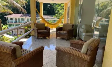 Casa em Condomínio - Triplex / Residencial / Portogalo