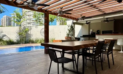 ✨ Mansão Exclusiva no KM 1 da Barra da Tijuca – Condomínio Santa Lúcia ✨