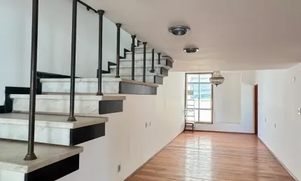 Já imaginou viver em uma cobertura duplex no coração de copacabana?