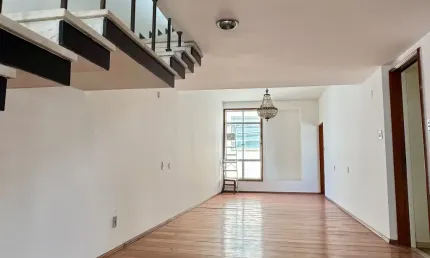 Já imaginou viver em uma cobertura duplex no coração de copacabana?