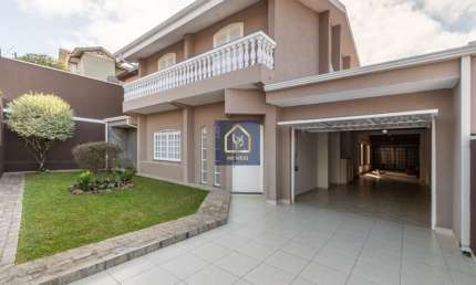 Casa com 3 dormitórios à venda. São 284,16 m² privativos por R$ 1.395.000 no bairro Tingui em Curitiba/PR