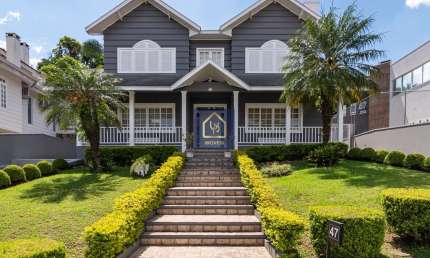 Casa em Condominio com 4 dormitórios (2 suítes) à venda. São 554,75 m² privativos por R$ 4.990.000 no bairro Tingui em Curitiba/PR