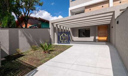 Sobrado Triplex com 3 dormitórios (1 suite) à venda. São 183 m² por R$ 1.290.000 no bairro Santa Quitéria em Curitiba/PR