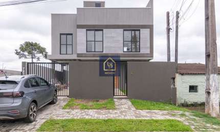 Sobrado Triplex com 3 dormitórios (1 suite) à venda. São 141,70 m² por R$ 589.000 no bairro Lindóia em Curitiba/PR