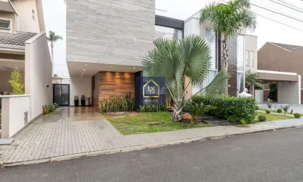 Sobrado Triplex Alto Padrão com 4 dormitórios à venda. São 290 m² privativos por R$ 2.950.000 no bairro Fazendinha em Curitiba/PR