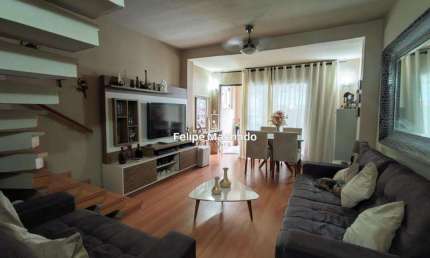 Casa de vila com varanda gourmet e ótimo acabamento - pronta pra morar!