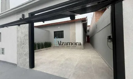 Casa nova com piscina e 03 dormitórios na cidade de Mongaguá