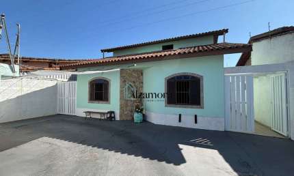 Casa a 500 metros da Praia, 3 dormitórios e piscina!