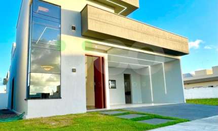 Casa recém construída e com ótimo espaço interno no Ecoville 2