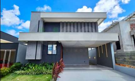 Casa totalmente Térrea com ótimo espaço interno e pronta para morar no Monte Carlo !