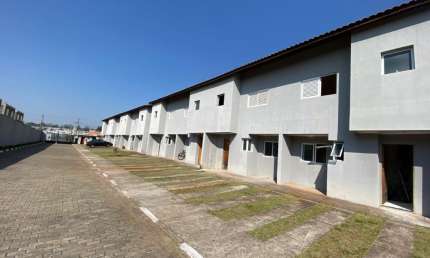 Linda casa em condomínio no Casa Branca - Suzano/SP