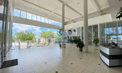 Ponto comercial para alugar na das Brancas Dunas, 565, Candelária, Natal por R$ 2.500