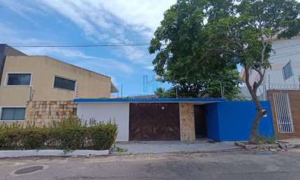 Casa com 3 quartos para alugar na Missionário Gunnar Vingren, 1997, Capim Macio, Natal por R$ 4.300