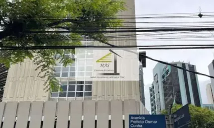 Excelente sala comercial de 162m², localizada no icônico centro comercial ceisa center