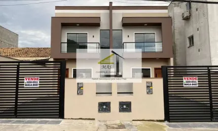 Excelente sobrado NOVO à venda, com 2 suítes e piscina