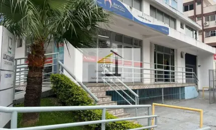 AMPLA SALA COMERCIAL À VENDA EM EXCELENTE PONTO DE VALORIZAÇÃO NO KOBRASOL