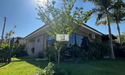 RARIDADE! Excelente casa à venda de 3 dormitórios no Estreito