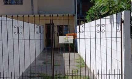 Ótima casa de 02 quartos em excelente localização no Kobrasol