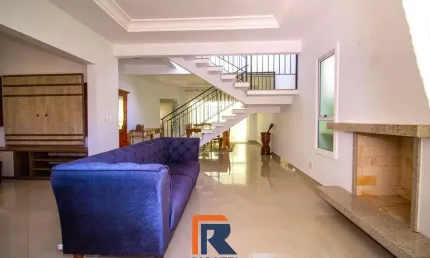 Casa 4 dormitórios com piscina em Condomínio Fechado no Urbanova