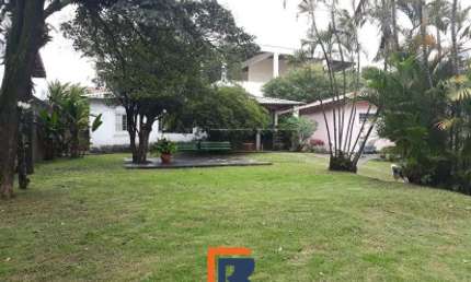 Casa térrea com 900m de terreno no Jardim Esplanada