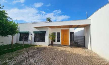 Casa para Venda em Cuiabá, Santa Cruz, 2 dormitórios, 1 suíte, 3 banheiros, 3 vagas