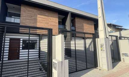Sobrado à venda no bairro Adhemar Garcia - Joinville/SC