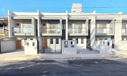 Sobrado à venda no bairro Costa e Silva - Joinville/SC