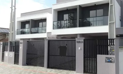 Sobrado à venda no bairro Santo Antônio - Joinville/SC