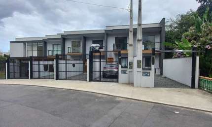 Sobrado à venda no bairro Anita Garibaldi - Joinville/SC