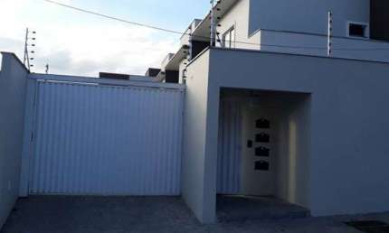 Sobrado Geminado para Venda no Bairro Bom Retiro em Joinville-SC