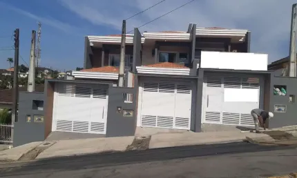 Sobrado à venda no bairro Petrópolis - Joinville/SC