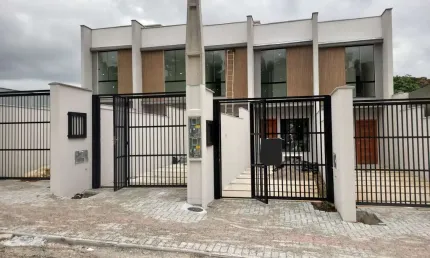 Sobrado à venda no bairro Nova Brasília - Joinville/SC