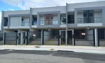 Sobrado à venda no bairro Bom Retiro - Joinville/SC