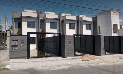 Sobrado à venda no bairro Bom Retiro - Joinville/SC