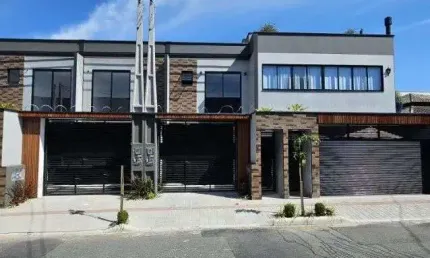 Casa com 3 quartos à venda na Rua Assis Brasil, Saguaçu, Joinville