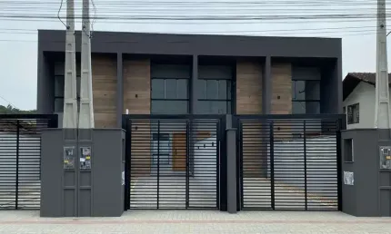 Sobrado à venda no bairro Boehmerwald - Joinville/SC