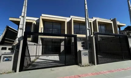 Sobrado à venda no bairro bom retiro - joinville/sc