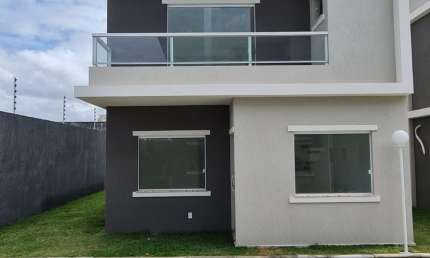 Casa com 4 quatos e três suítes no Miragem - Lauro de Freitas.