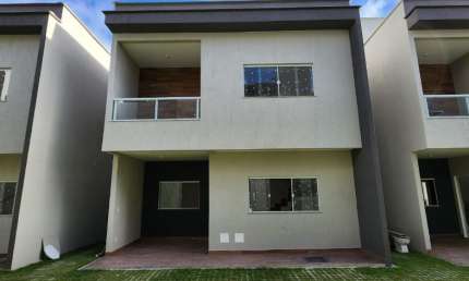 Casas soltas com 4 suítes em Condomínio Fechado - Buraquinho - Lauro de Freitas