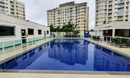 Apartamento de 2 quartos, 1 suíte e varanda em Buraquinho - Lauro de Freitas.