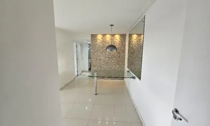 Apartamento de 2 quartos, 1 suíte, varanda, no Condomínio Città de Lauro de Freitas!