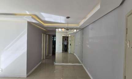 Apartamento de 2 quartos, 1 suíte, varanda, no Condomínio Città de Lauro de Freitas/BA.