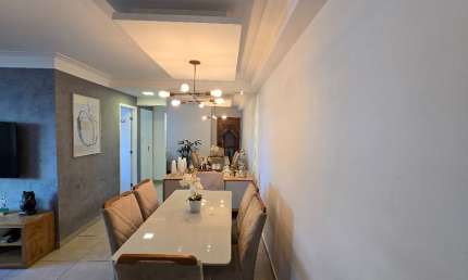 Apartamento de 2 quartos, 1 suíte, varanda, no Condomínio Città de Lauro de Freitas.